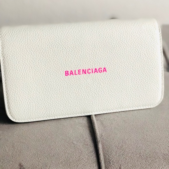Balenciaga Pink & White💗 HOST PICK💗 - Picture 5 of 8